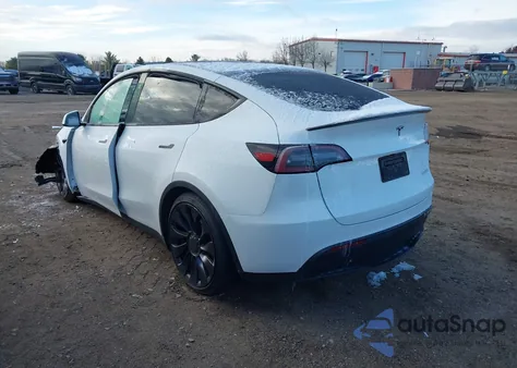 2023 Tesla Model Y Performance Dual Motor All-Wheel Drive z USA, uszkodzony, nr VIN 7SAYGDEF2PF832425